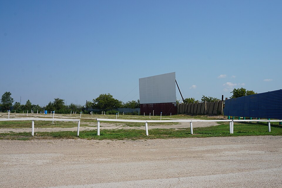 Galaxy Drive-In, Ennis