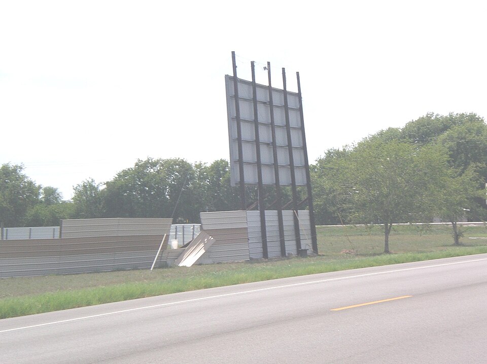 Crossroads Drive-In, Shiner