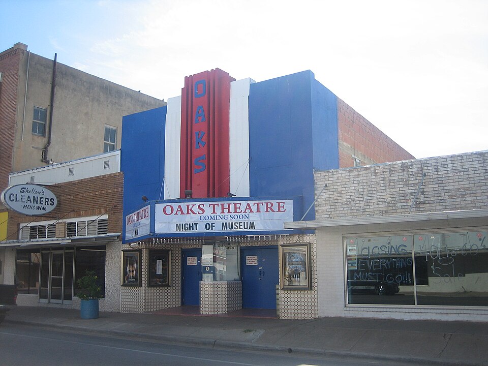 Oaks Theatre, Pearsall